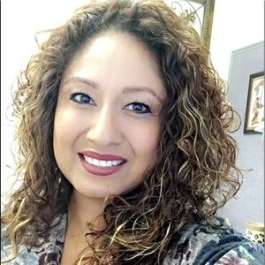 Meet your Posher, Elisa